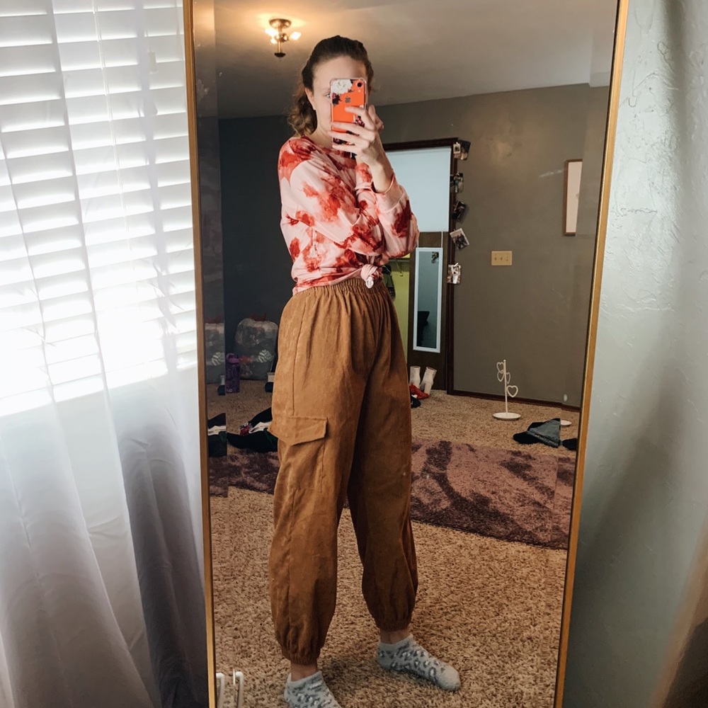 Brown Pants📺